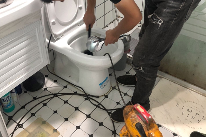 青山湖疏通下水道