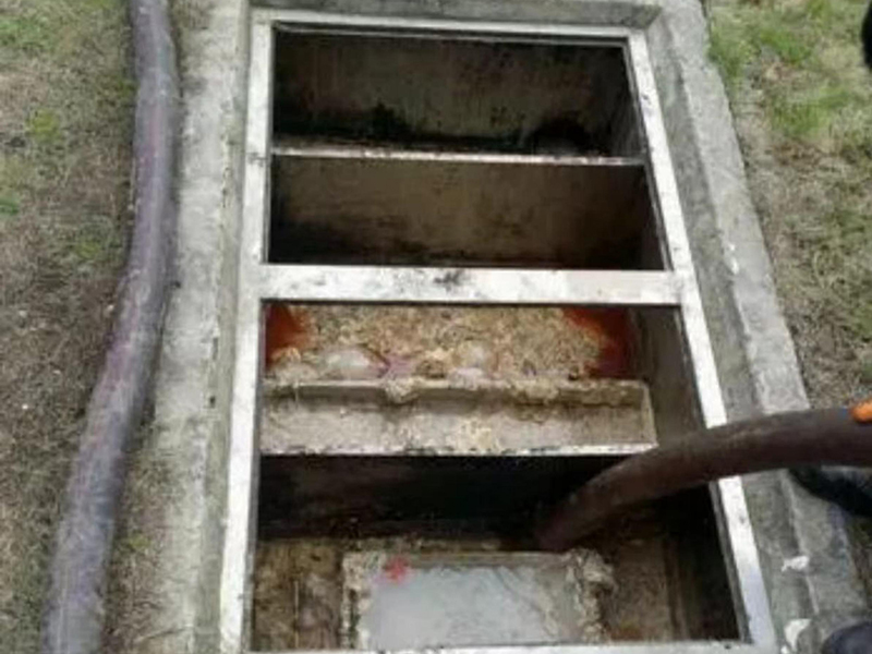青山湖隔油池清理