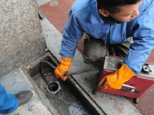 青山湖疏通下水道